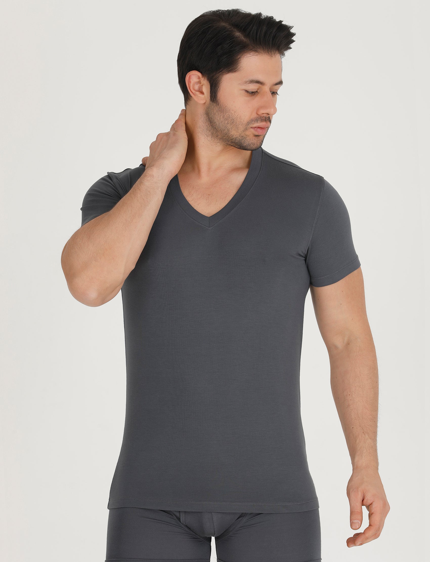 BAMBOOVEN Camiseta con Cuello en V para Hombre - Bambú Premium, Súper Suave, Transpirable, Cuello en V Clásico, Camiseta Ajustada Moderna, Camiseta Interior para Hombre Fibras de Bambú de Lujo (Paquete de 3) Negro