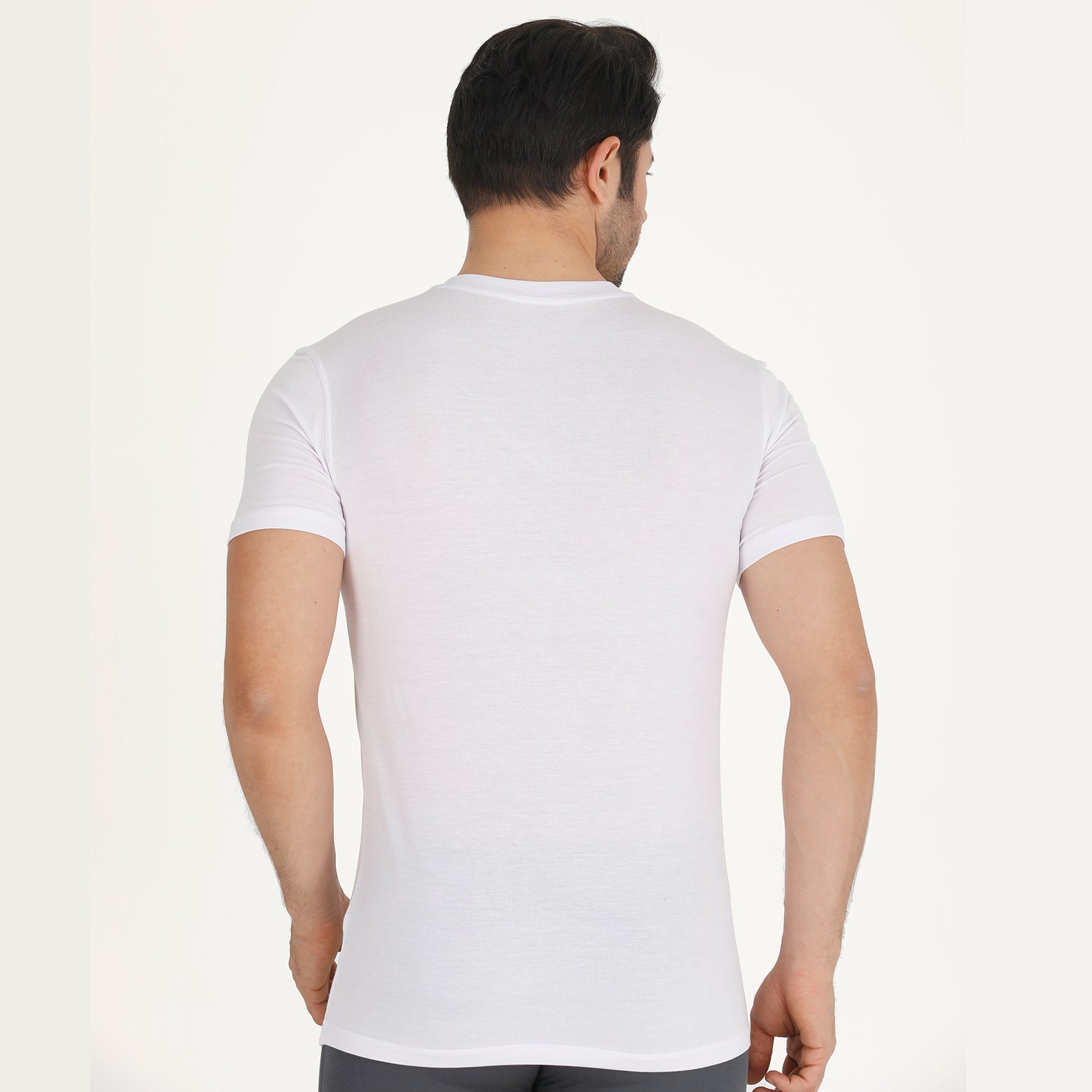 BAMBOOVEN Camiseta con Cuello en V para Hombre - Bambú Premium, Súper Suave, Transpirable, Cuello en V Clásico, Camiseta Ajustada Moderna, Camiseta Interior para Hombre Fibras de Bambú de Lujo (Paquete de 3) Negro